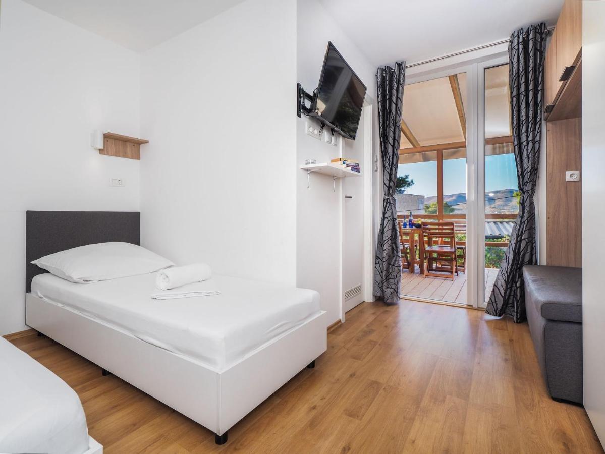 Mediteran Travel Mobile Homes Trogir - Čiovo Arbanija Esterno foto