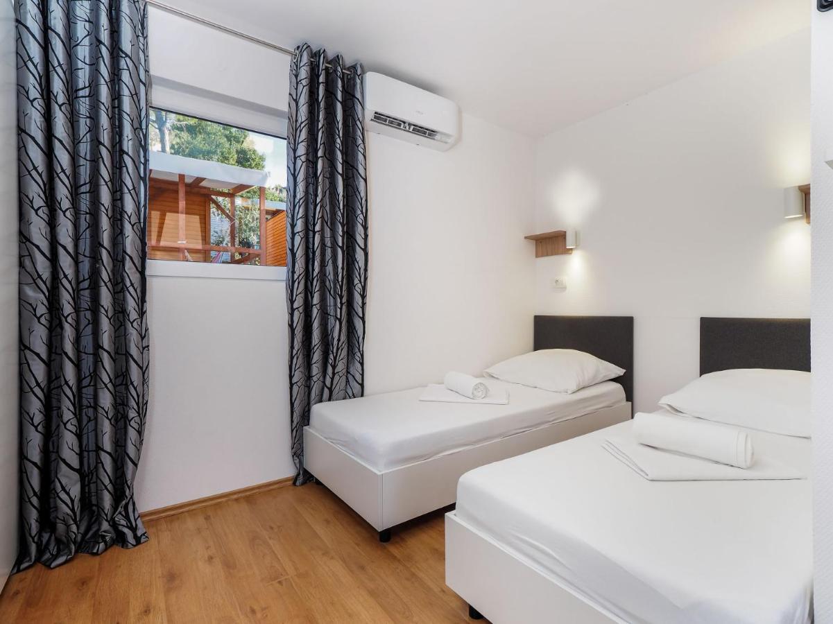 Mediteran Travel Mobile Homes Trogir - Čiovo Arbanija Esterno foto